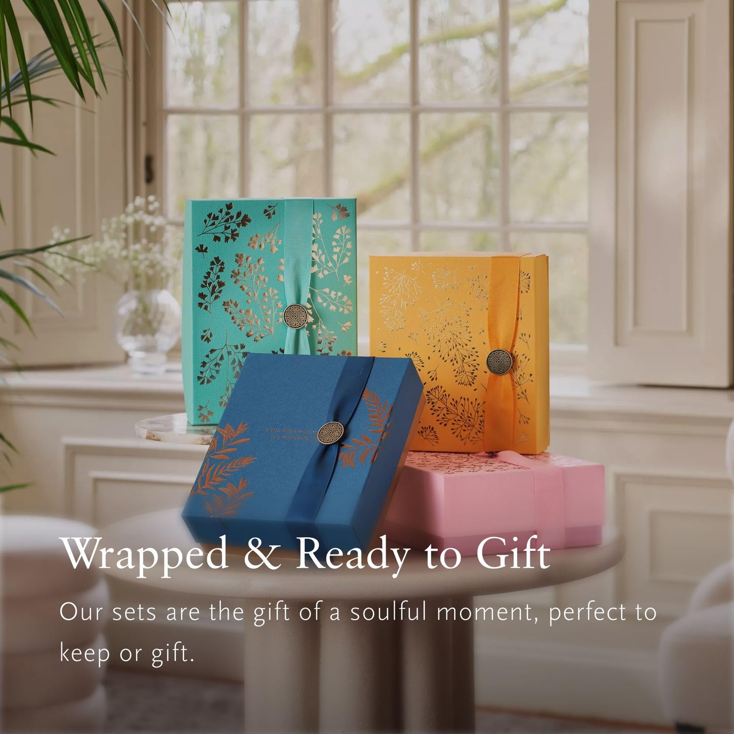 RITUALS Gift Set The Ritual of Sakura Small - Home and Skincare Products Enriched with Cherry Blossom and Rice Milk - Bath Gift Box with Renewing Properties