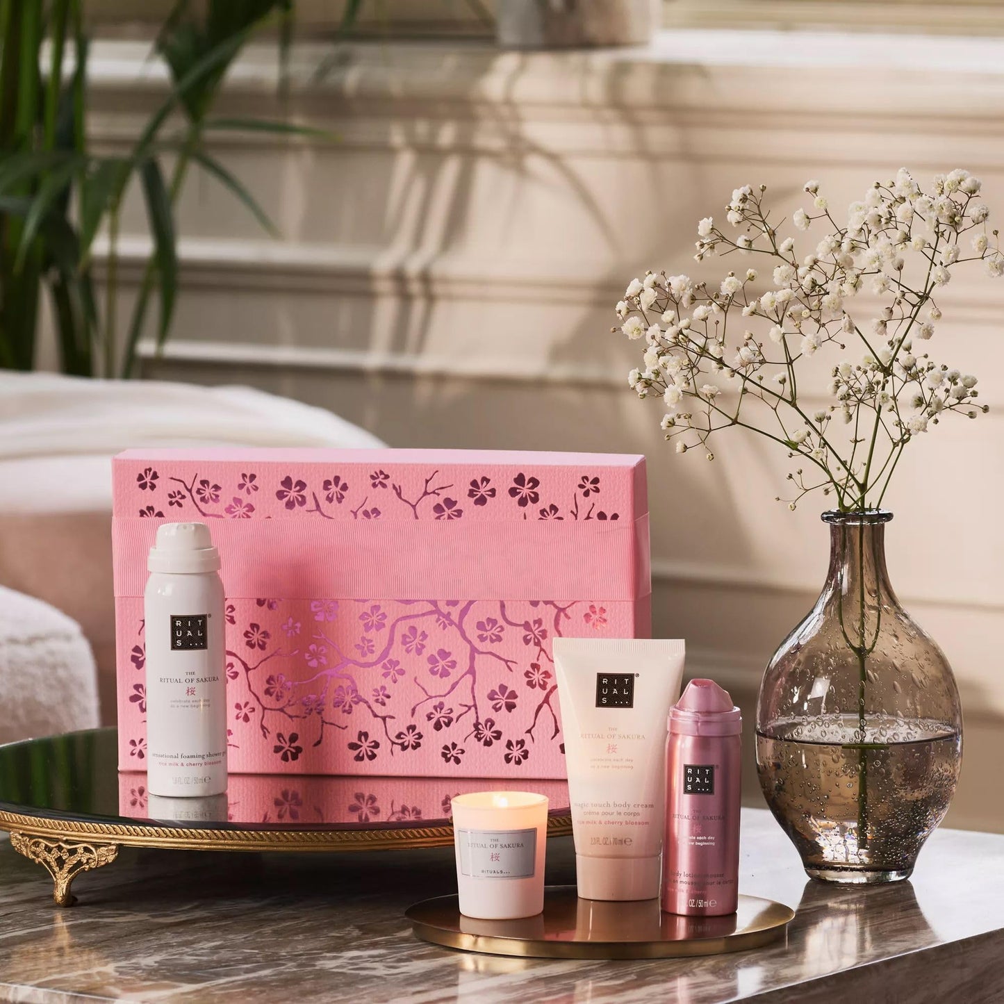 RITUALS Gift Set The Ritual of Sakura Small - Home and Skincare Products Enriched with Cherry Blossom and Rice Milk - Bath Gift Box with Renewing Properties