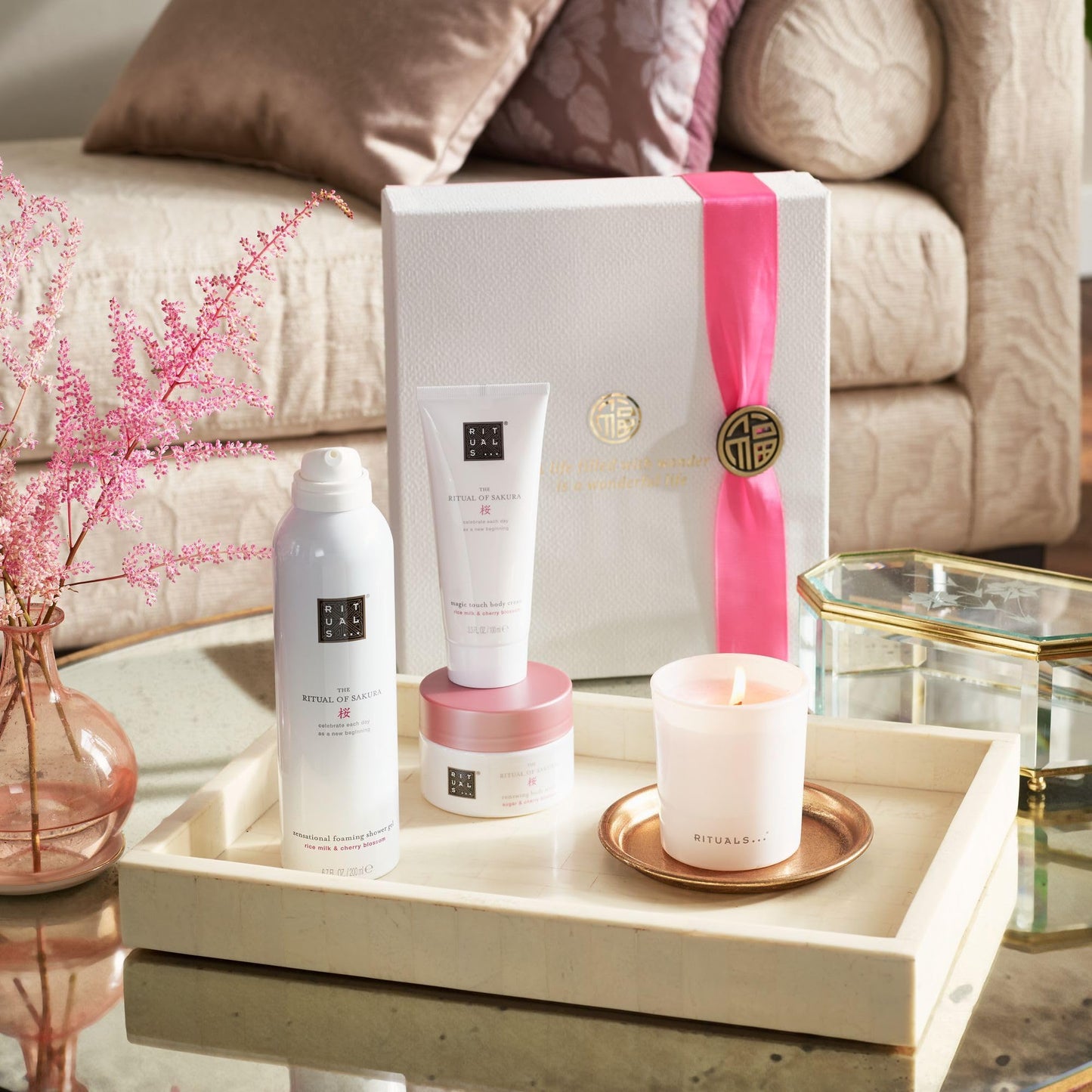 RITUALS Gift Set The Ritual of Sakura Small - Home and Skincare Products Enriched with Cherry Blossom and Rice Milk - Bath Gift Box with Renewing Properties