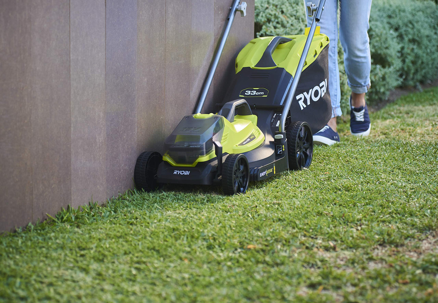 Ryobi 18V ONE+ Cordless Lawnmower and Grass Trimmer Kit (1 x 4.0Ah), Green