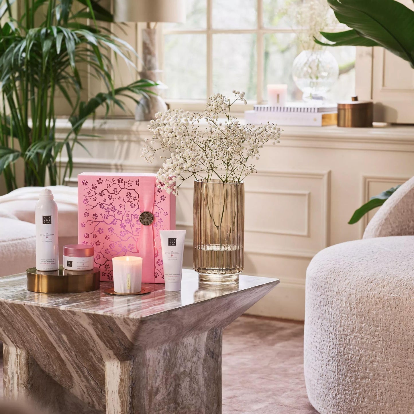 RITUALS Gift Set The Ritual of Sakura Small - Home and Skincare Products Enriched with Cherry Blossom and Rice Milk - Bath Gift Box with Renewing Properties