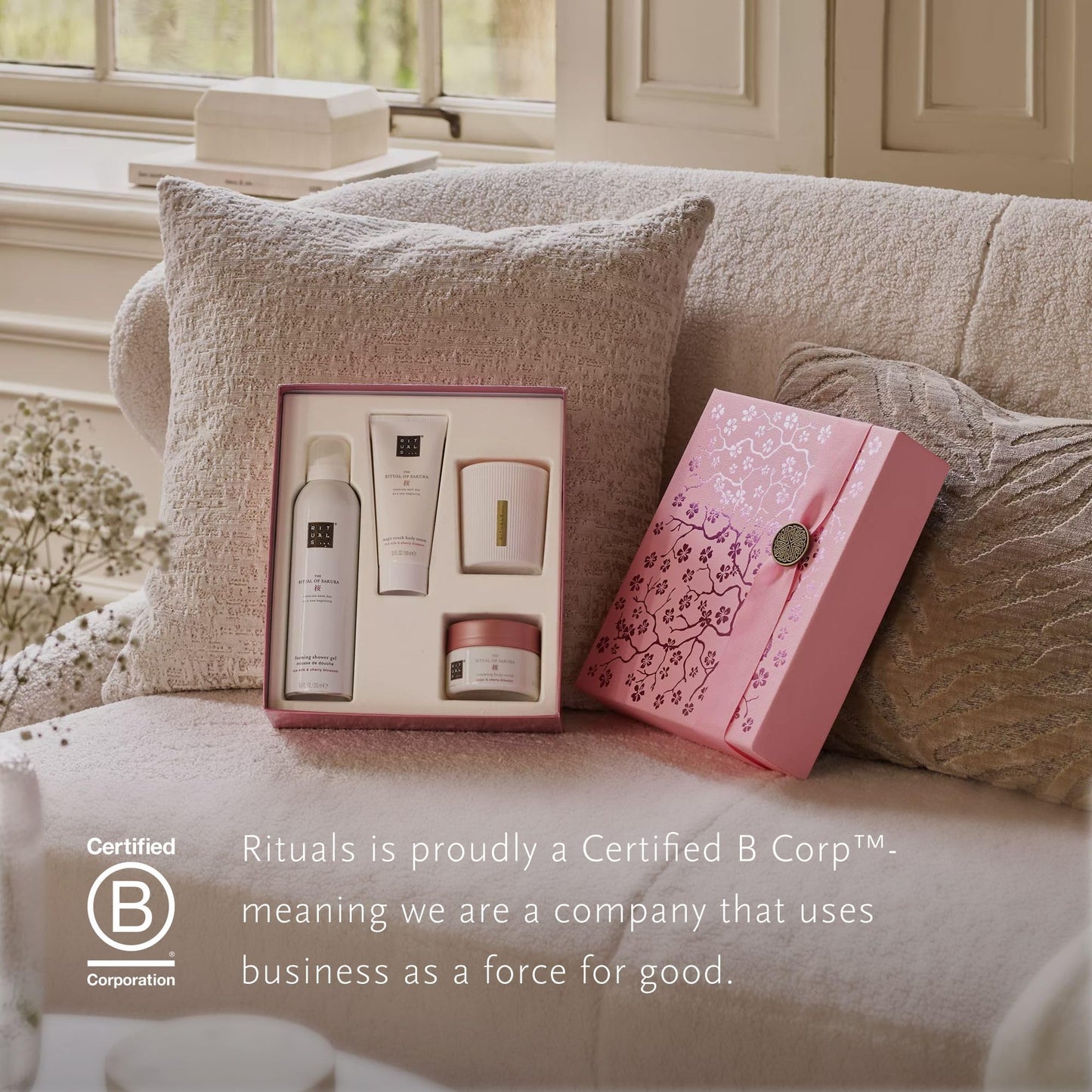 RITUALS Gift Set The Ritual of Sakura Small - Home and Skincare Products Enriched with Cherry Blossom and Rice Milk - Bath Gift Box with Renewing Properties