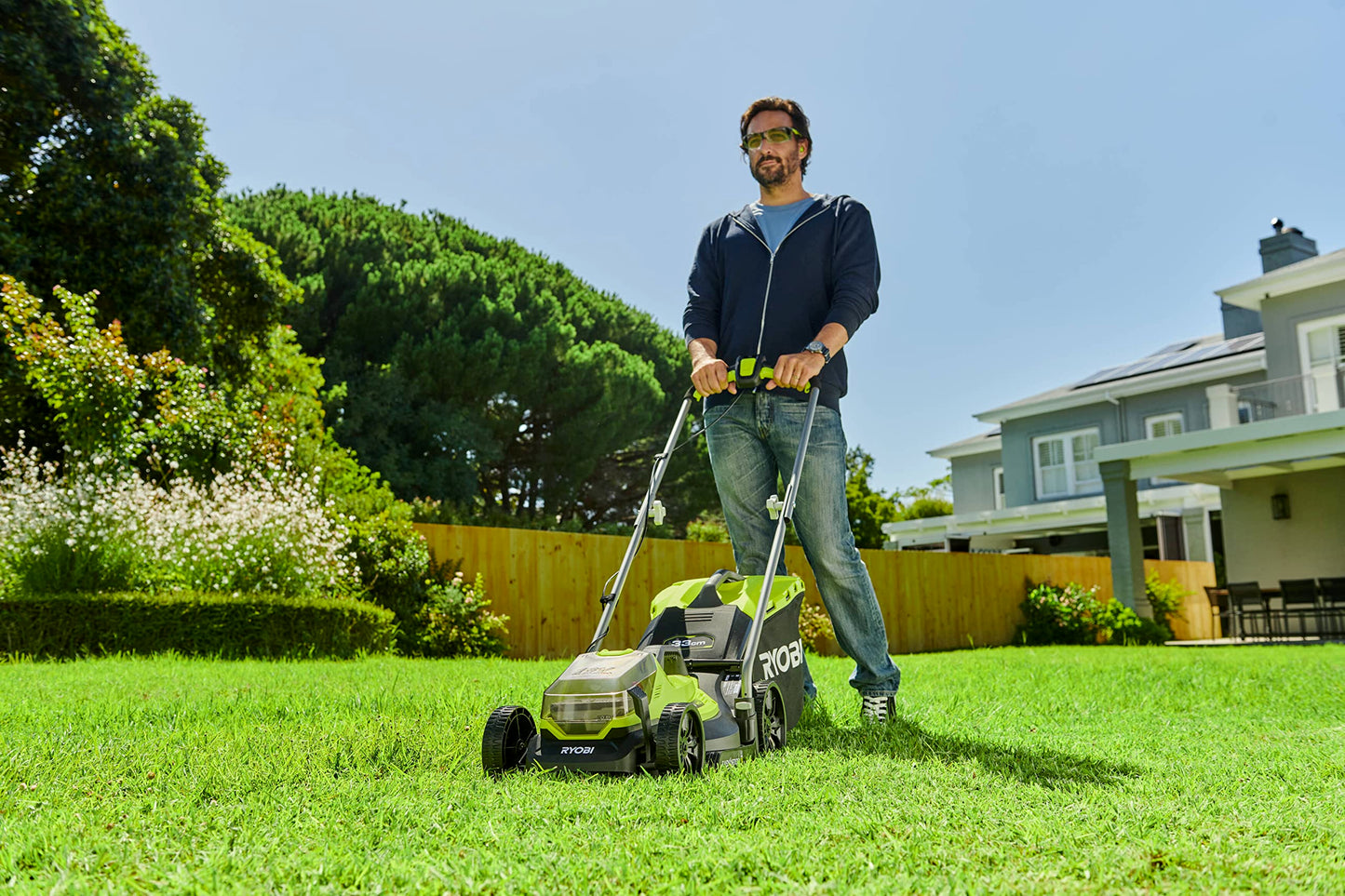 Ryobi 18V ONE+ Cordless Lawnmower and Grass Trimmer Kit (1 x 4.0Ah), Green