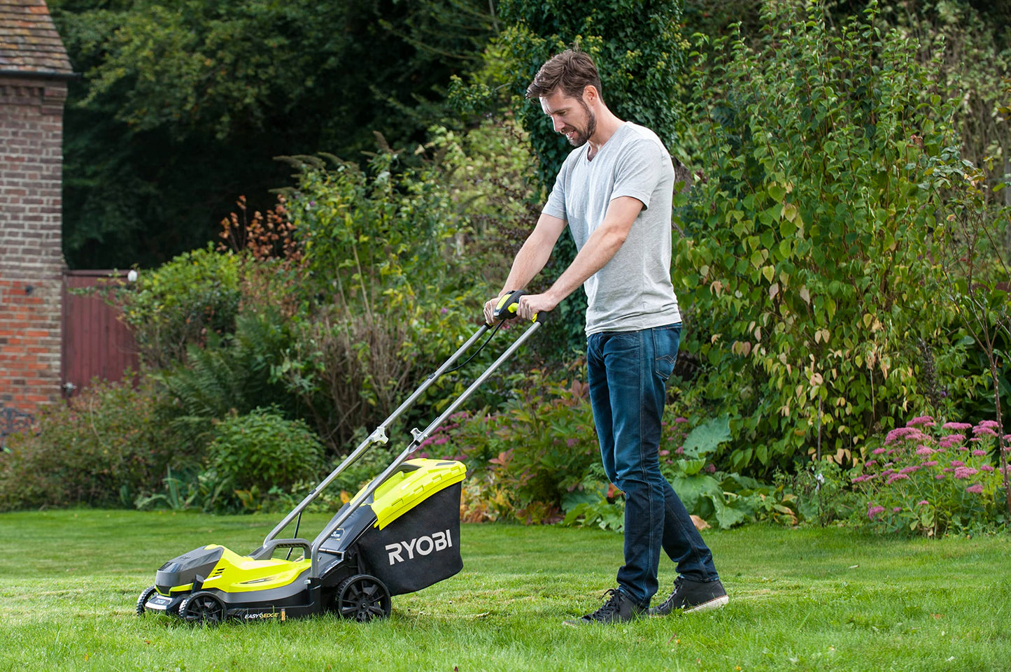 Ryobi 18V ONE+ Cordless Lawnmower and Grass Trimmer Kit (1 x 4.0Ah), Green